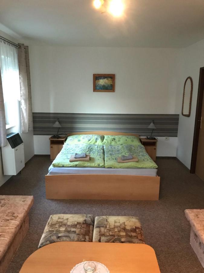 Privat Magdalena Appartement Bešeňová Buitenkant foto