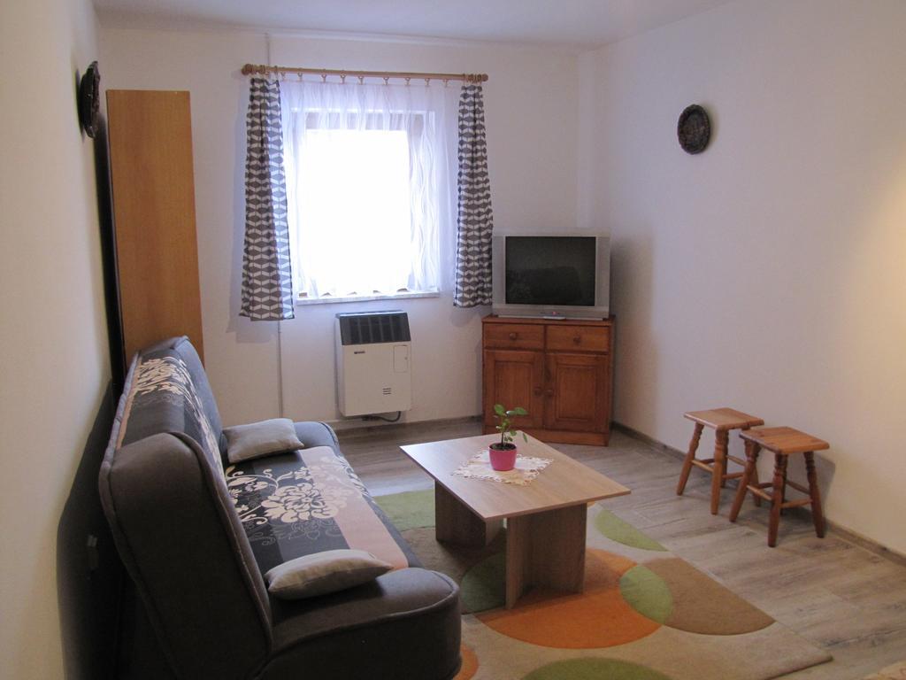 Privat Magdalena Appartement Bešeňová Buitenkant foto